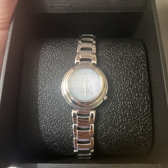 ZALES- Frozen 2 Elsa Watch Enchanted Disney Vault - Picture 2 of 3